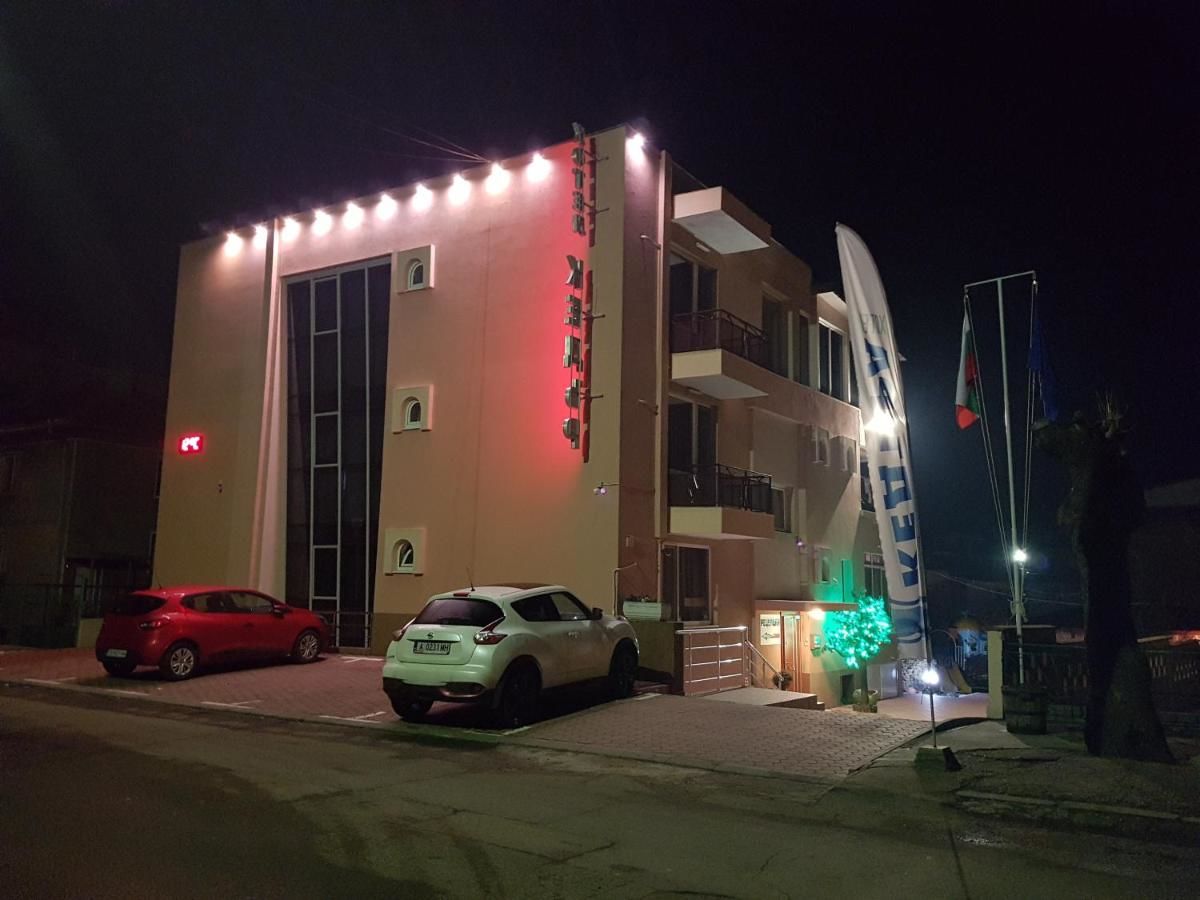 Отель Hotel Kedara Бургас-20
