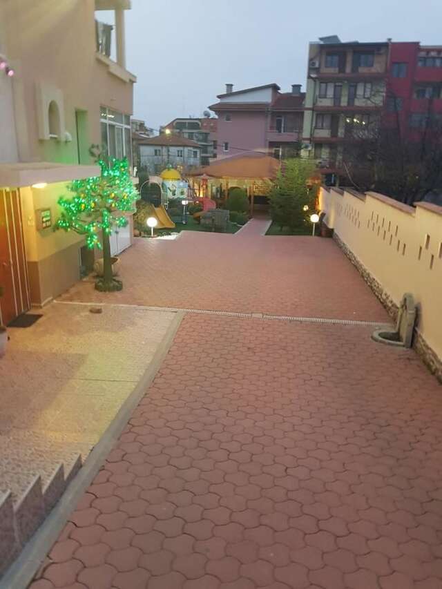 Отель Hotel Kedara Бургас-25